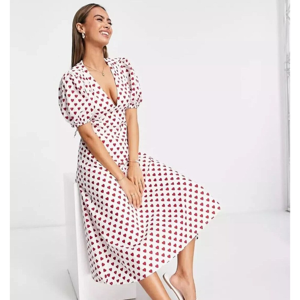 Urban Revivo cut out midi dress in red heart print Size M